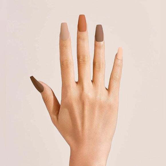 KISS Women’s Voguish Fantasy Multi-Colored Gel Nail Kit - Picture 2 of 5